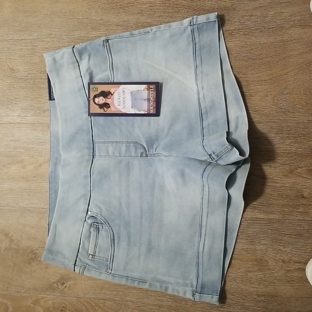 ALANA WIDE WB PULL ON SHORT high-rise, wide-leg, mid-length